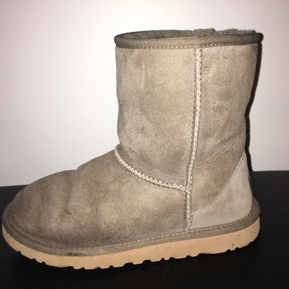 Ugg Classic Boots - Picture 2 of 6